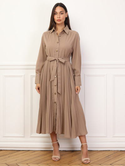 Robe chemise plissée et ceinturée