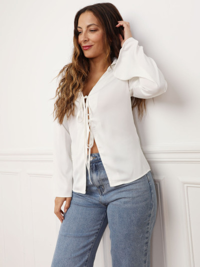 Chemise satinée blanche à noeuds