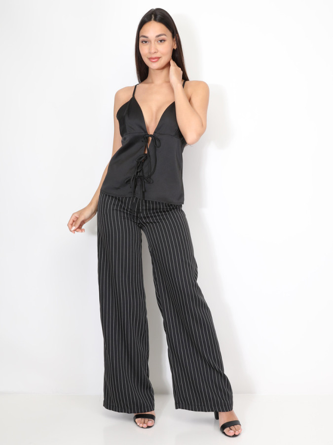 Caraco satiné avec cordons à nouer