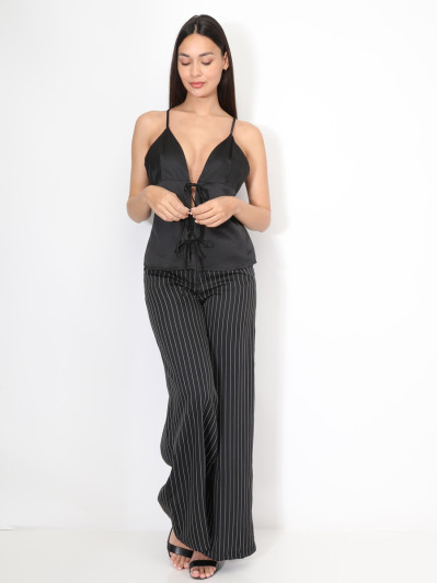 Caraco satiné avec cordons à nouer