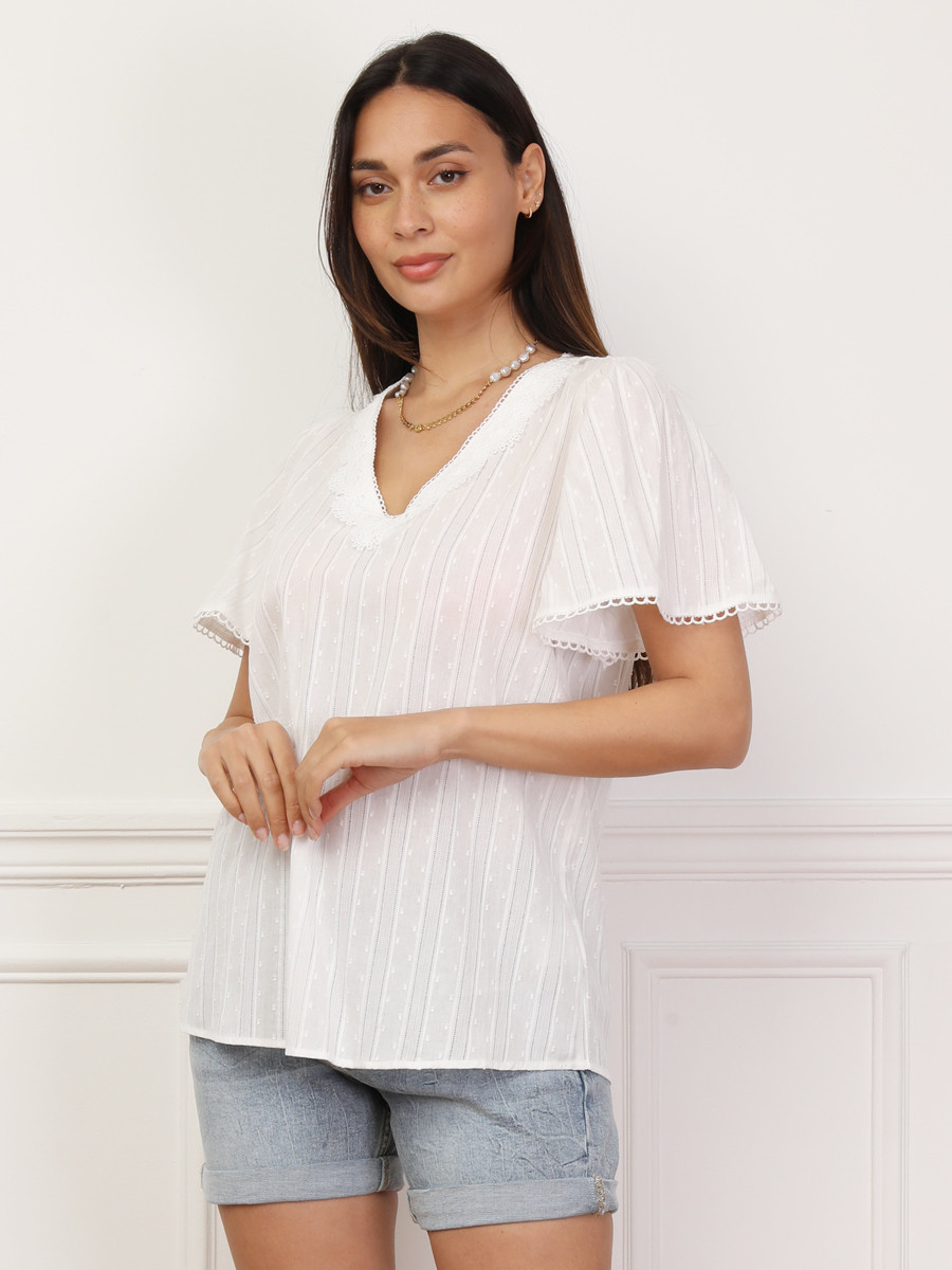 Blouse à plumetis et manches papillons