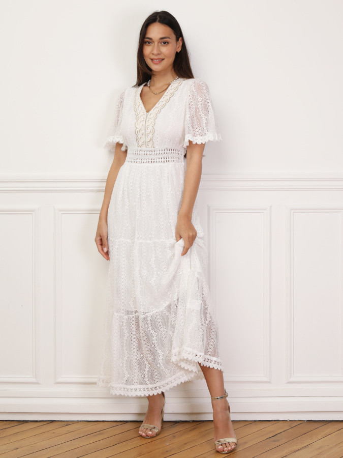 Robe en dentelle avec broderie