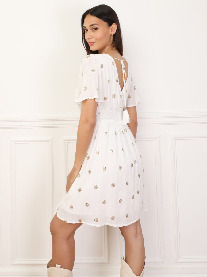 Robe patineuse à détails scintillants