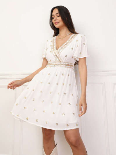 Robe patineuse à détails scintillants