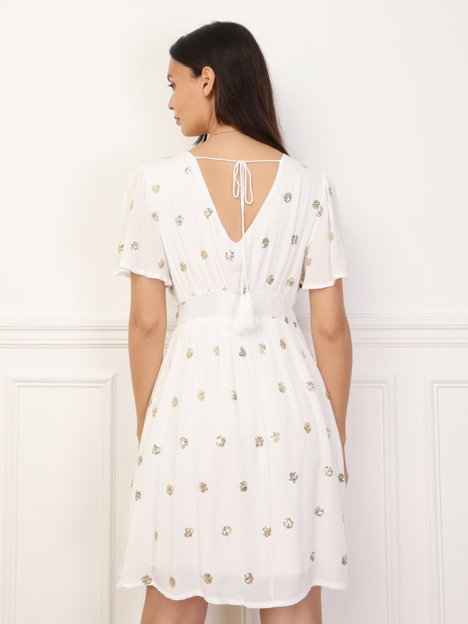 Robe patineuse à détails scintillants