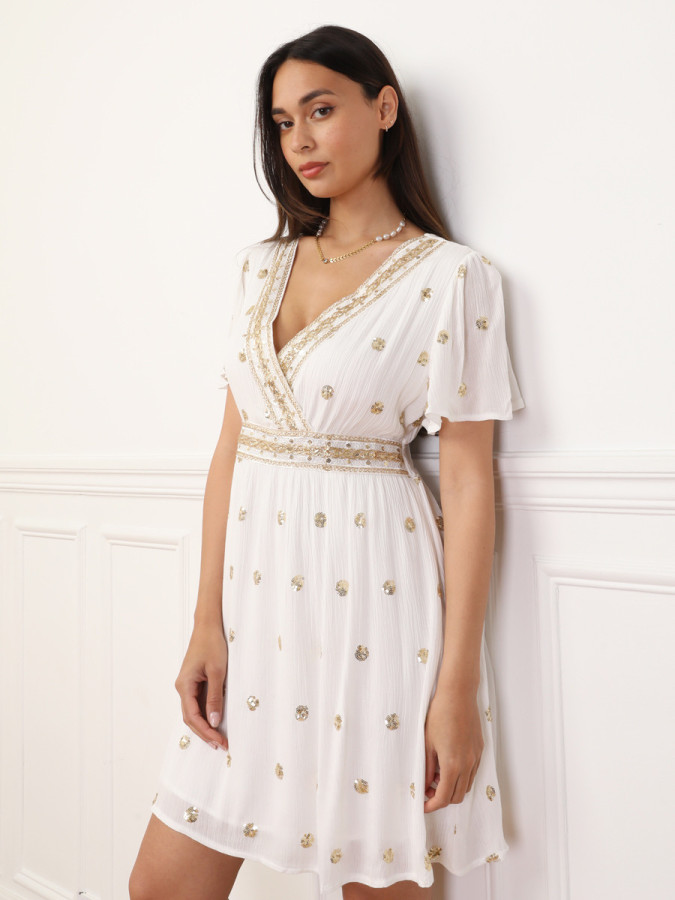 Robe patineuse à détails scintillants