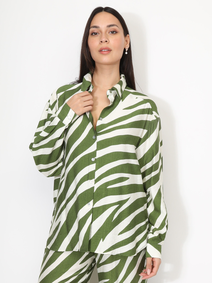 Chemise texturée et fluide à motifs