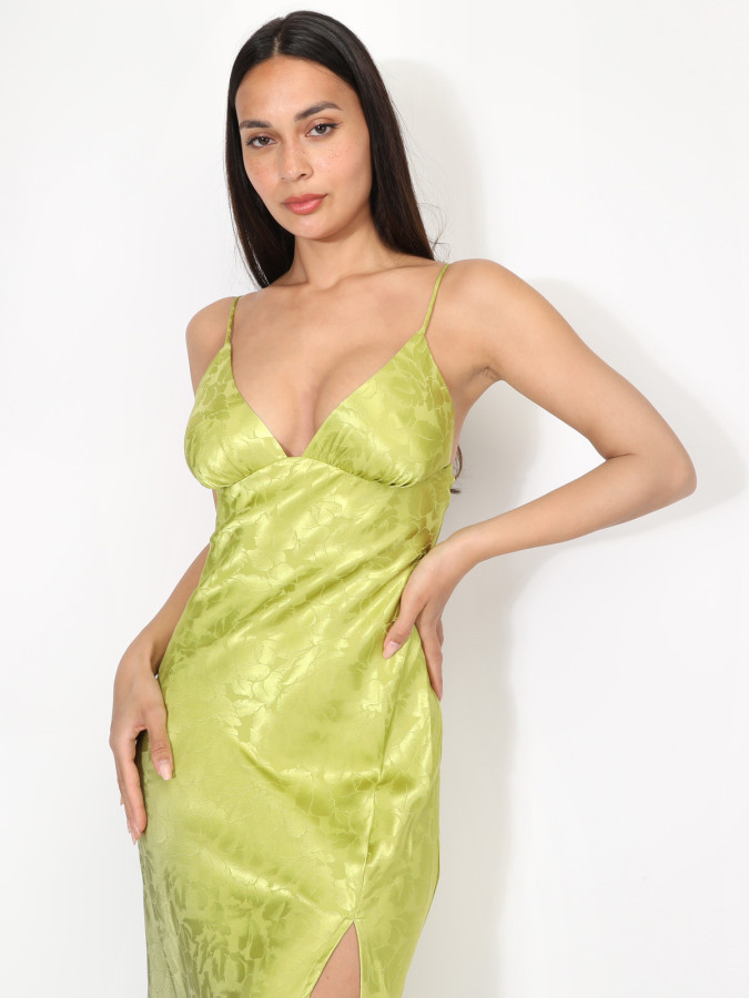 Robe longue satinée à motif floral