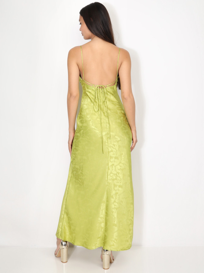 Robe longue satinée à motif floral