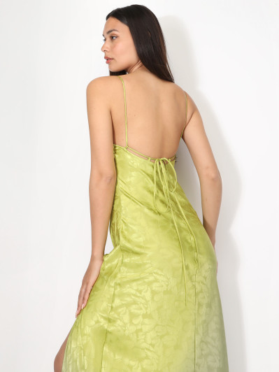 Robe longue satinée à motif floral