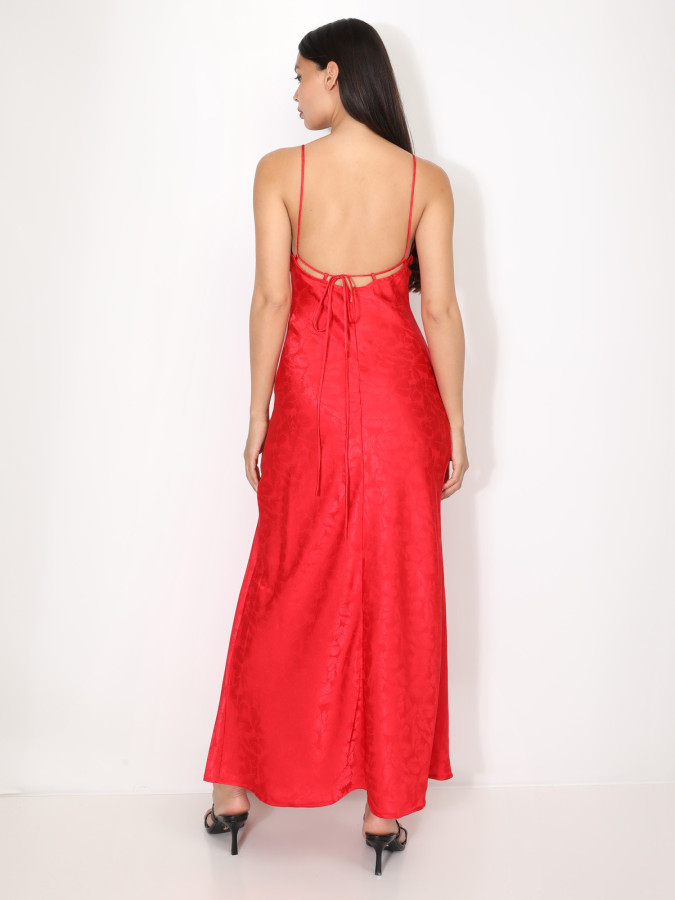 Robe longue satinée à motif floral