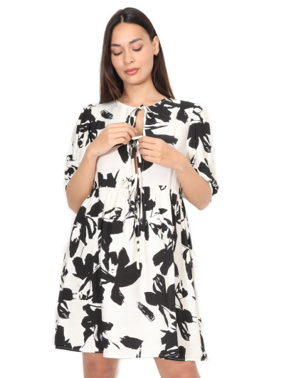 Robe à fleurs géométriques et nœuds