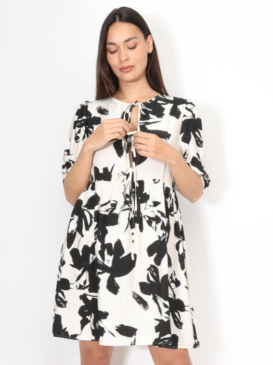 Robe à fleurs géométriques et nœuds