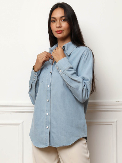 Chemise en denim à boutons vernis