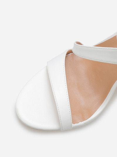 Sandales à talon aiguille et brides