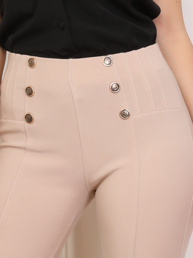 Tregging à boutons et surpiqûres