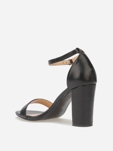 Sandales avec brides et talon carré