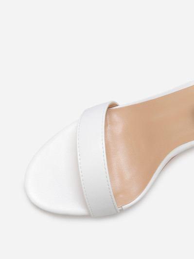 Sandales avec brides et talon carré