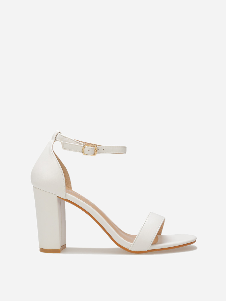 Sandales avec brides et talon carré