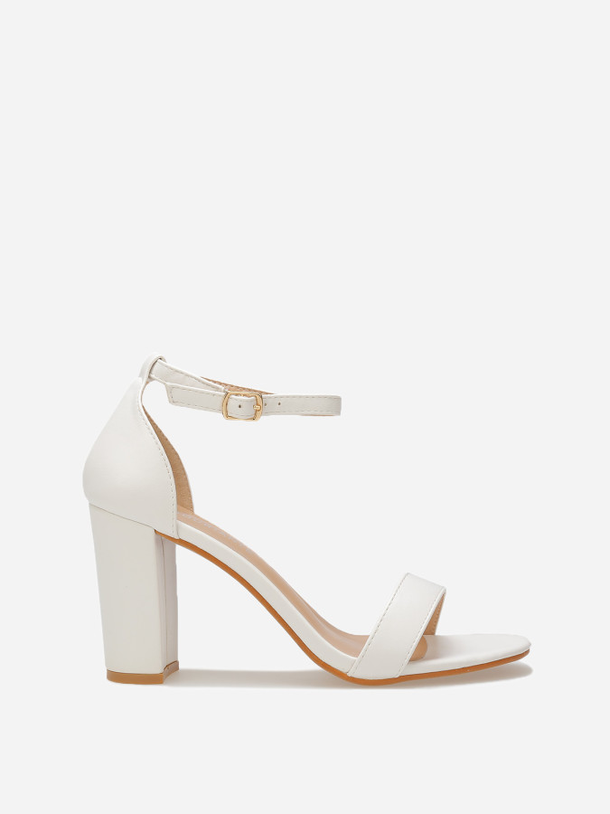 Sandales avec brides et talon carré