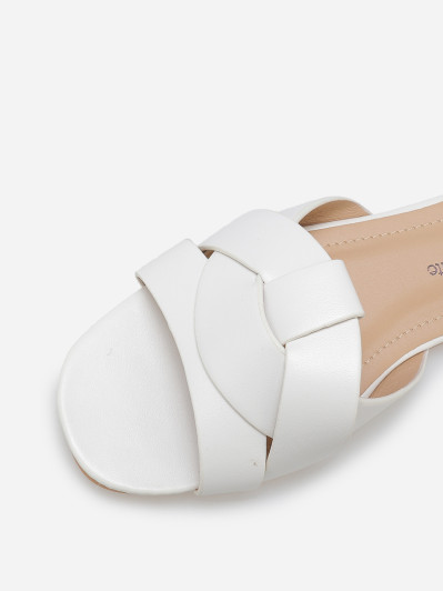 Mules plates à brides entrecroisées