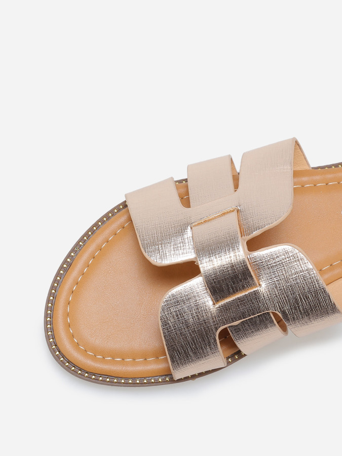 Mules plates à brides texturées et entrecroisées