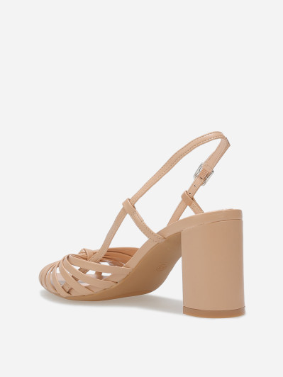Sandales à fines brides nouées