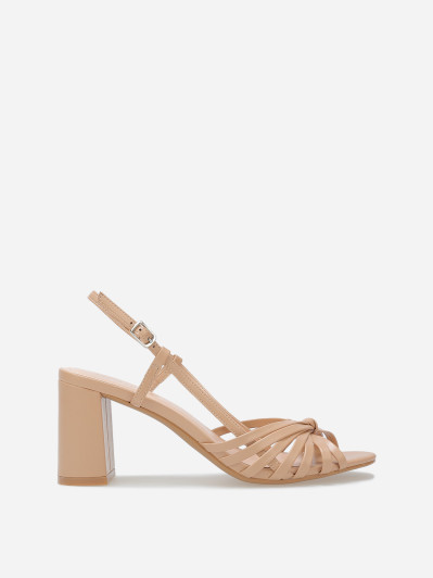 Sandales à fines brides nouées