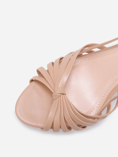 Sandales à fines brides nouées
