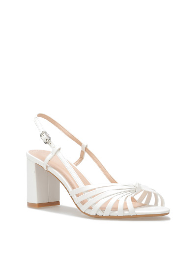 Sandales à fines brides nouées