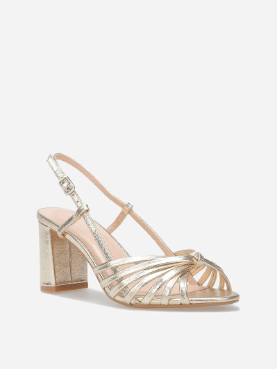 Sandales à fines brides nouées