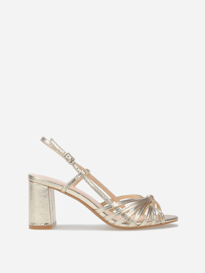 Sandales à fines brides nouées