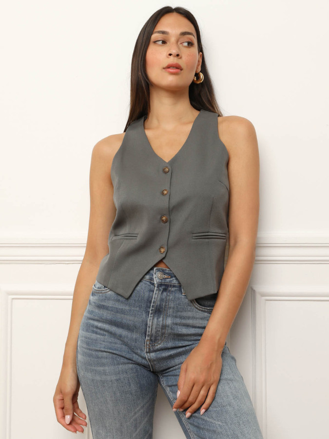 Veston cintré et boutonné