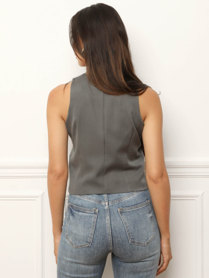 Veston cintré et boutonné