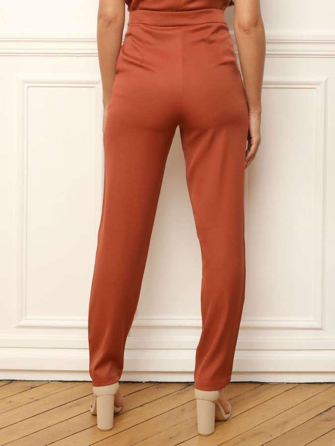 Pantalon taille haute à coupe cigarette