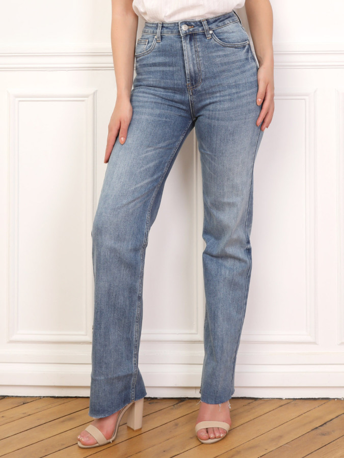 Jeans droit délavé et effiloché