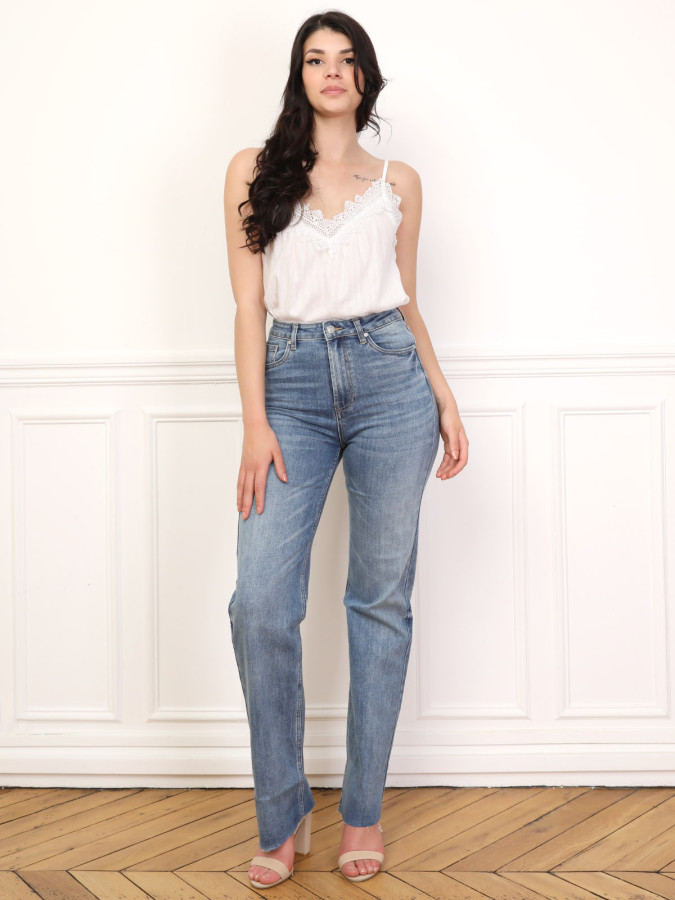 Jeans droit délavé et effiloché