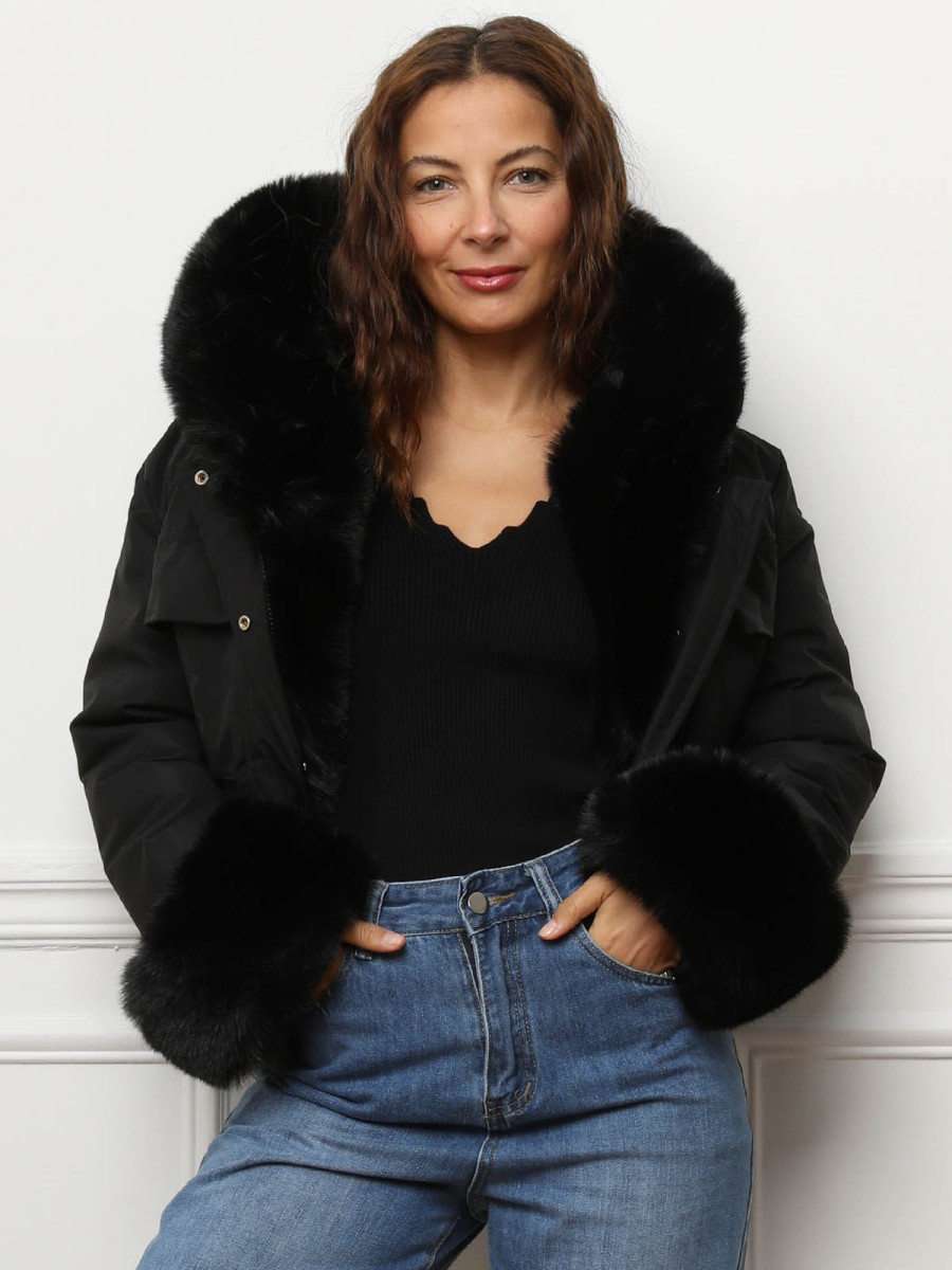 Parka courte à fausse fourrure