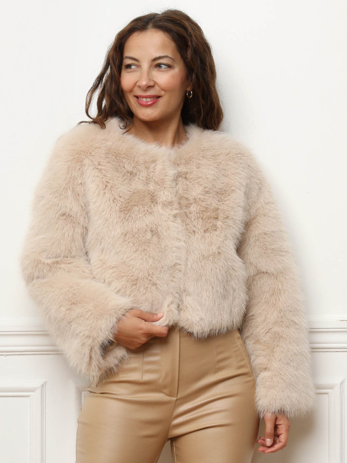 Veste courte en fausse fourrure