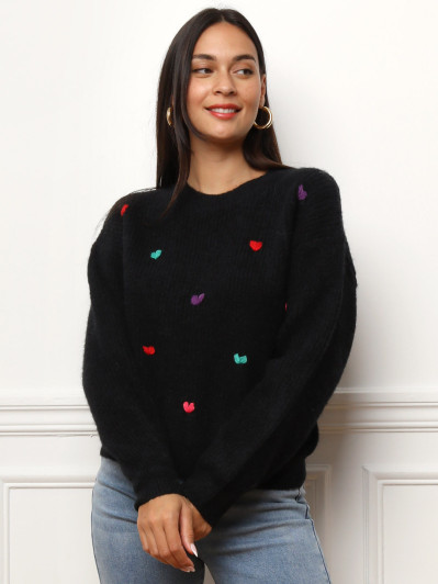 Pull avec petits cœurs brodés