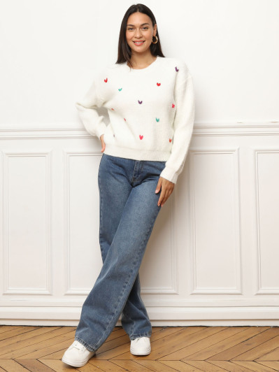 Pull avec petits cœurs brodés