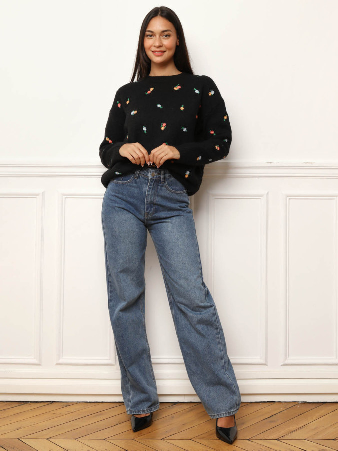 Pull à petites fleurs brodées