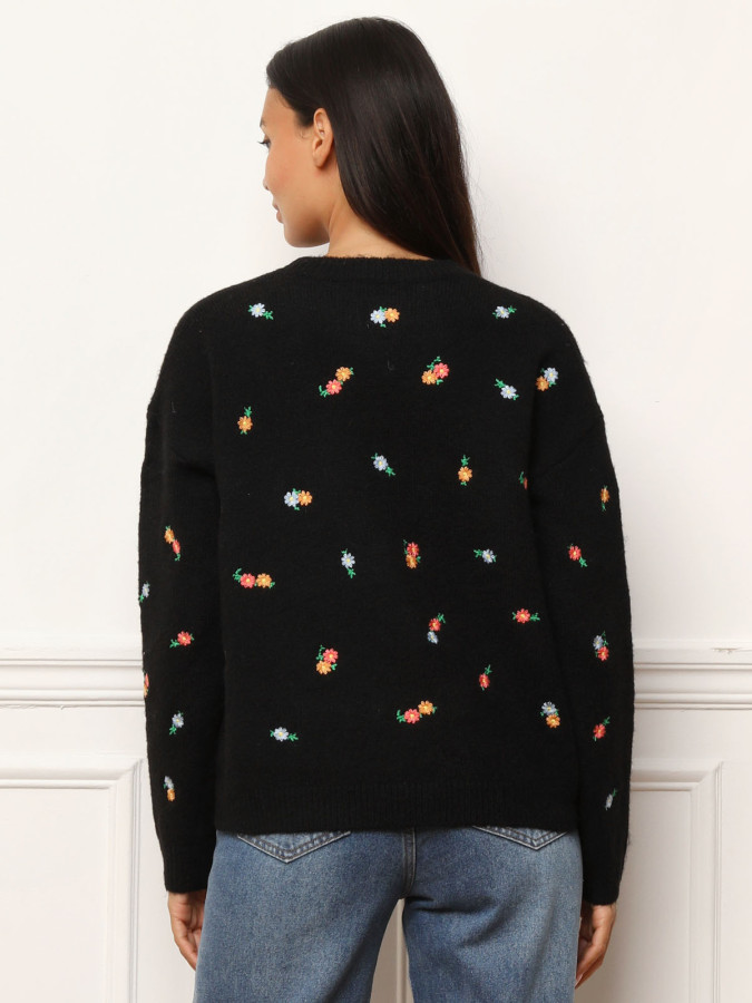 Pull à petites fleurs brodées