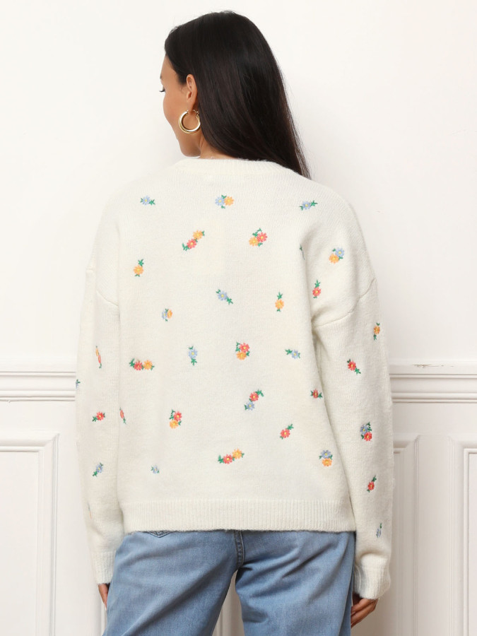 Pull à petites fleurs brodées