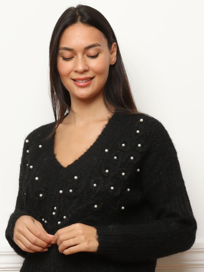 Pull à détails en crochet et perles