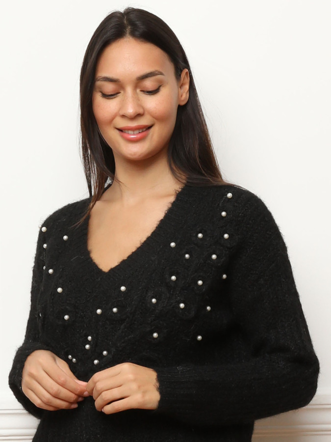 Pull à détails en crochet et perles