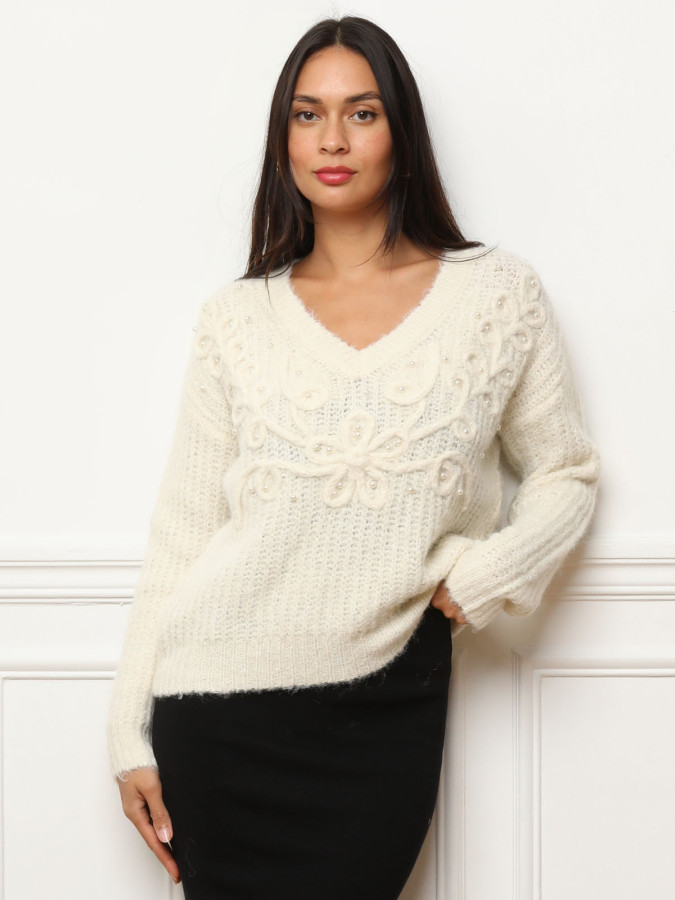 Pull à détails en crochet et perles