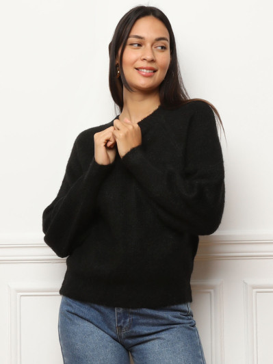 Pull à dos ouvert et perles