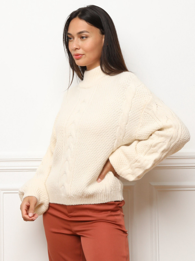 Pull à motifs et manches ballons