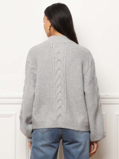 Pull à motifs et manches ballons